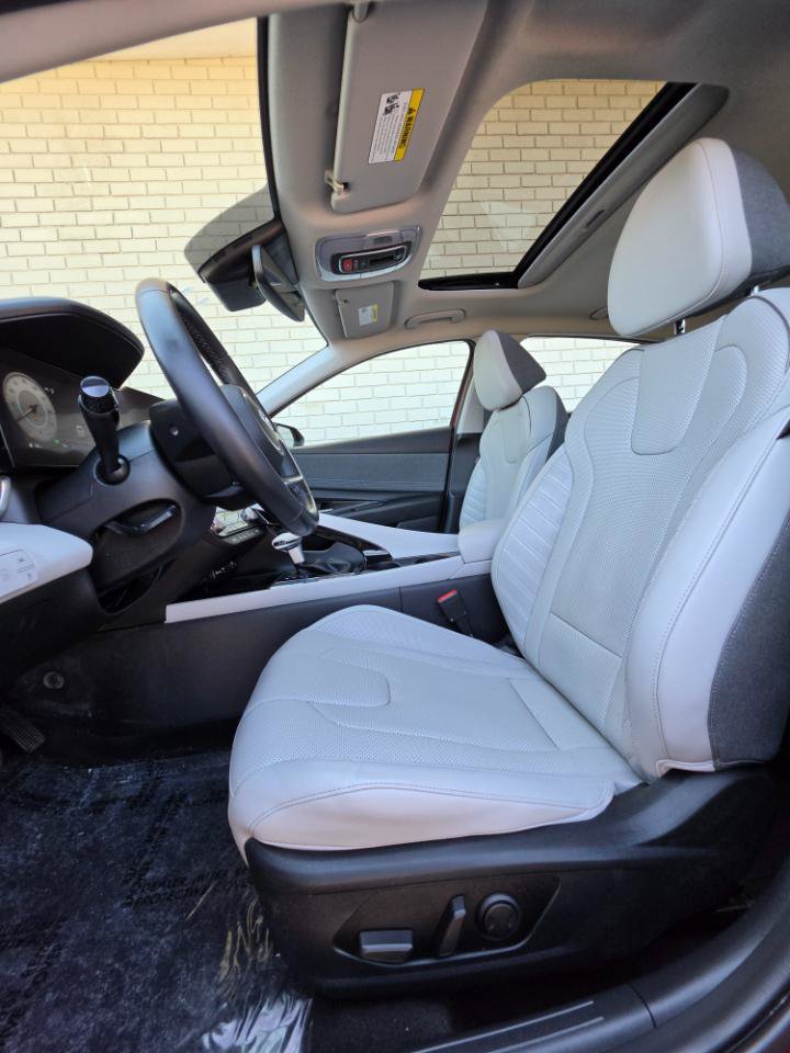 Used 2022 Hyundai Elantra Limited FWD image 10