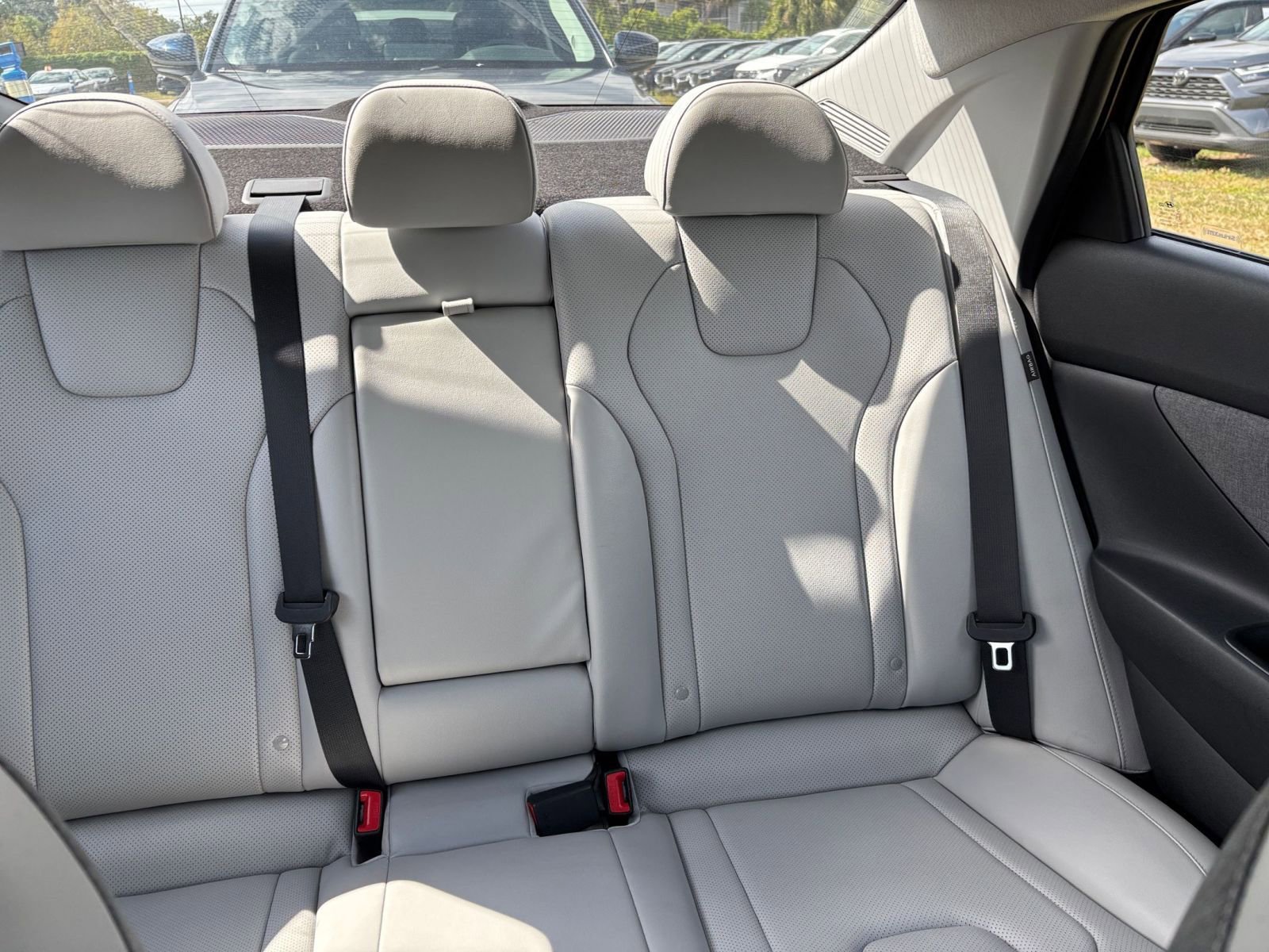 Used 2025 Hyundai Elantra Limited image 37