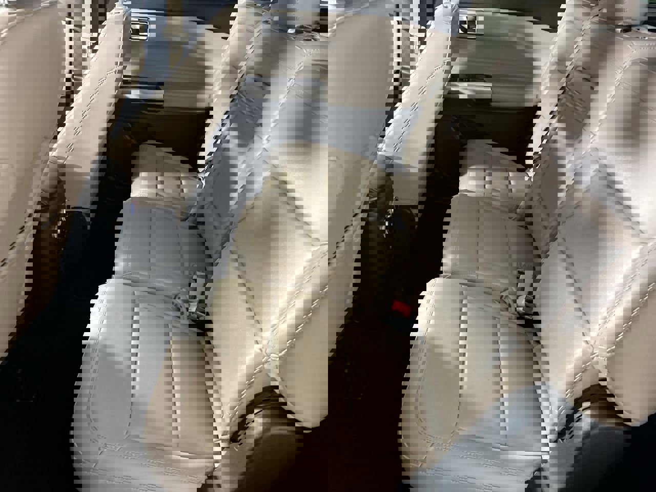 Used 2022 Ford Explorer XLT w/ Equipment Group 202A image 23