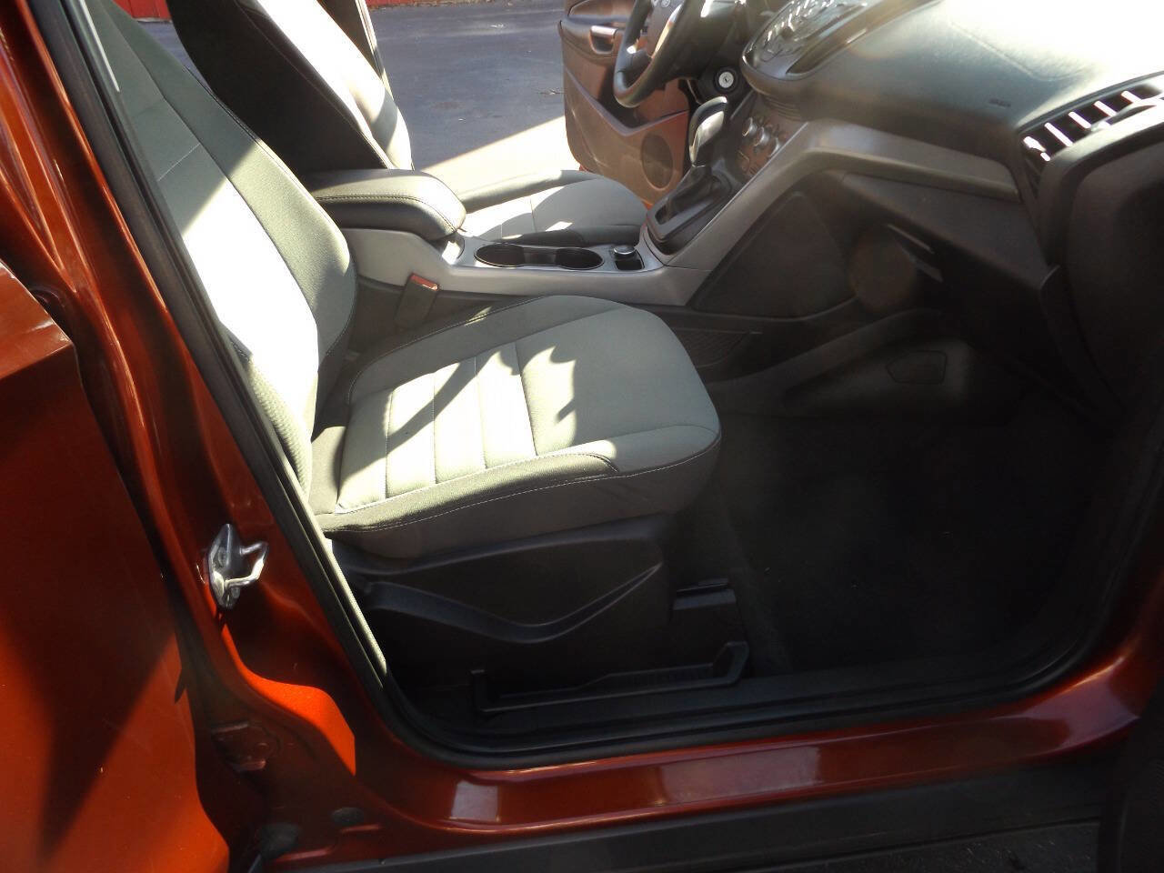 Used 2016 Ford Escape SE image 21