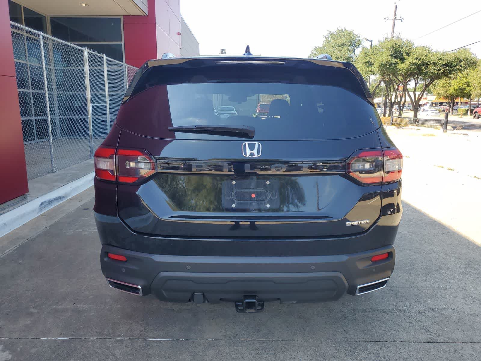 Used 2023 Honda Pilot Touring image 5
