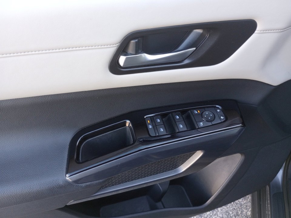 Used 2022 Nissan Pathfinder SL w/ Cargo Package image 36