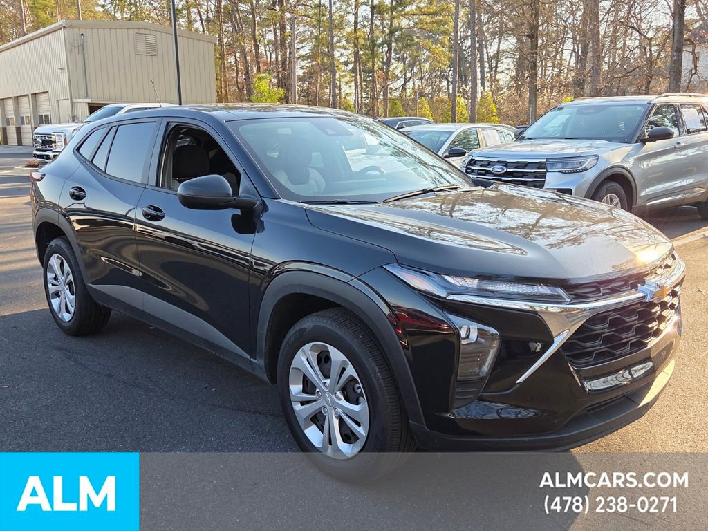 Used 2025 Chevrolet Trax LS image 8