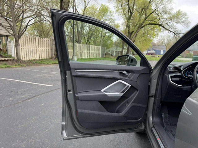 Certified 2021 Audi Q3 2.0T Premium w/ Convenience Package AWD/4WD image 18