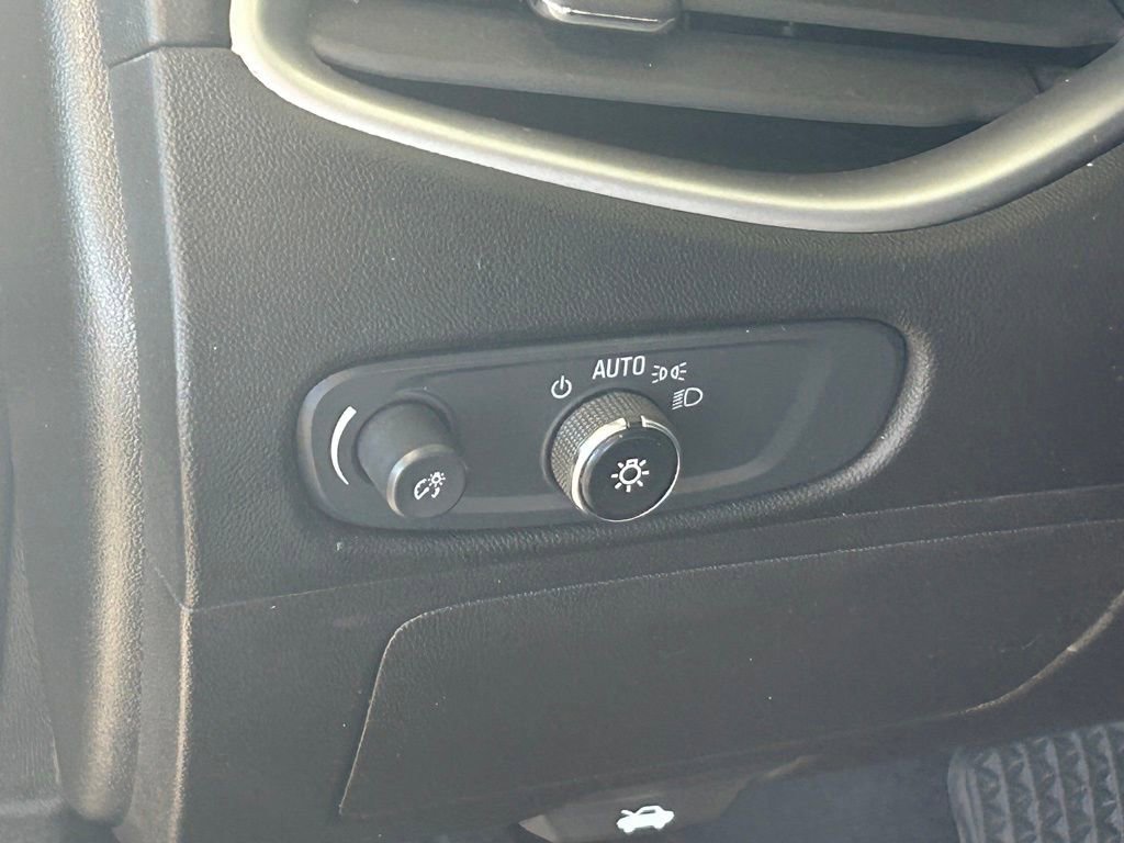 Used 2025 Chevrolet Malibu LT image 35