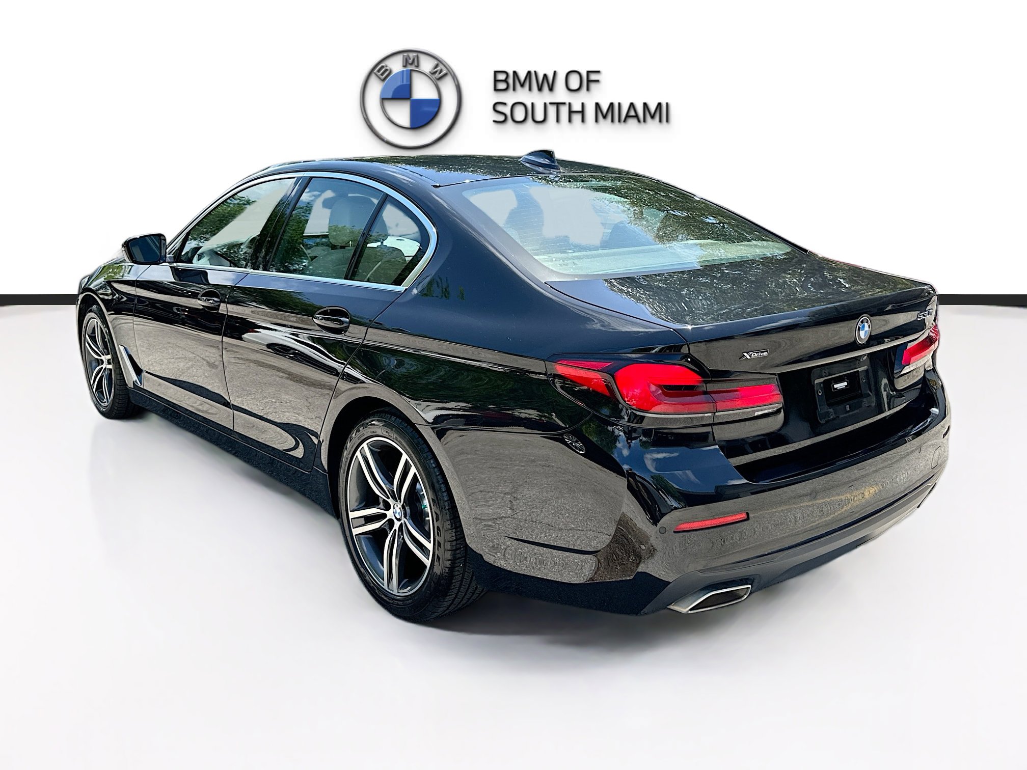 Certified 2023 BMW 530i xDrive w/ Premium Package AWD/4WD image 5