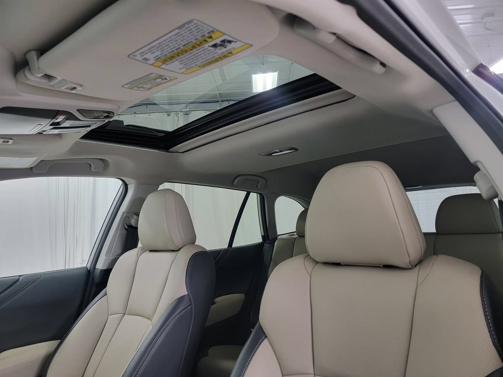 Used 2022 Subaru Outback Limited XT AWD/4WD image 3