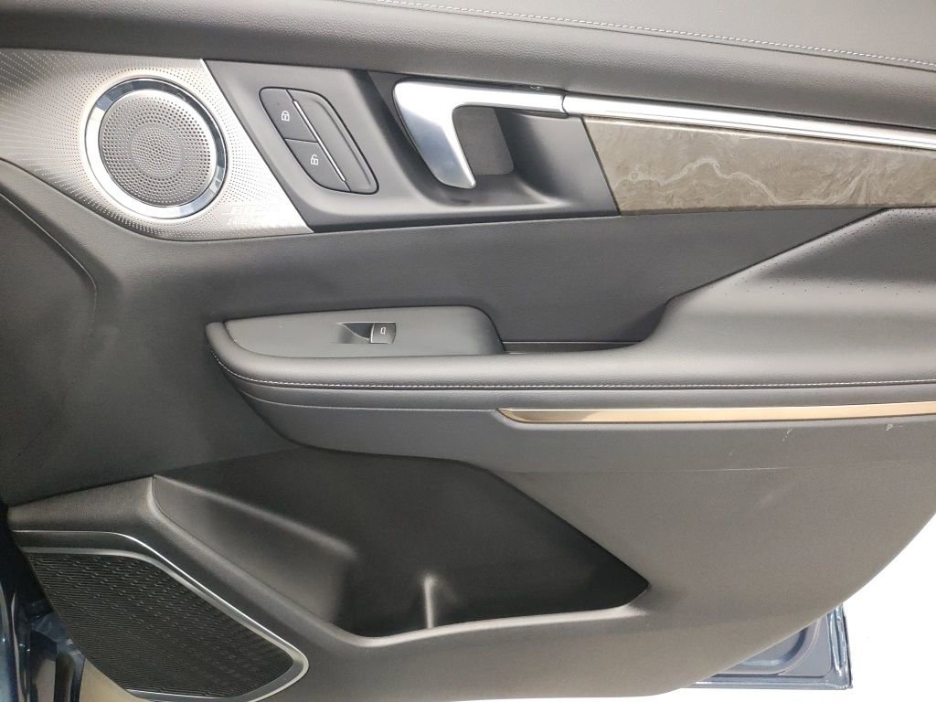 Certified 2025 Buick Enclave Avenir w/ Trailering Package, 5000 lbs. image 10