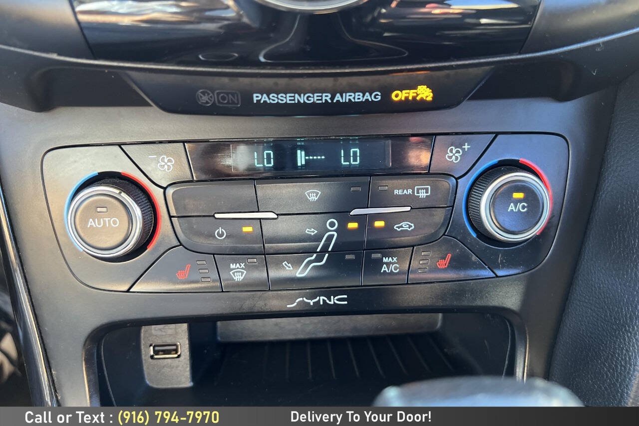 Used 2016 Ford Focus Titanium FWD image 23
