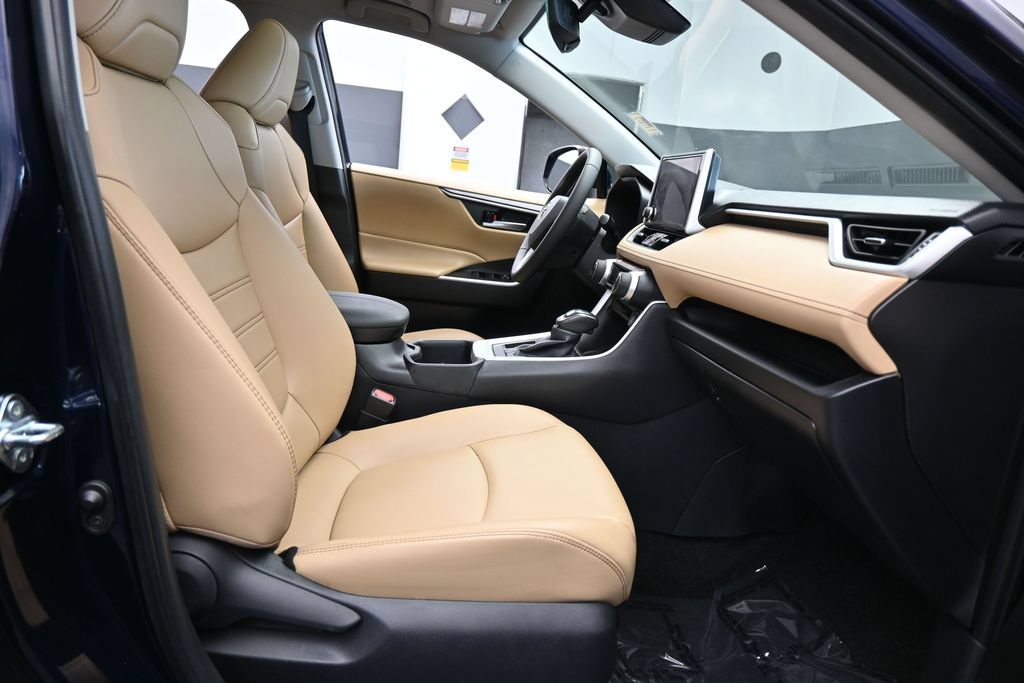 Used 2025 Toyota RAV4 XLE Premium FWD image 46