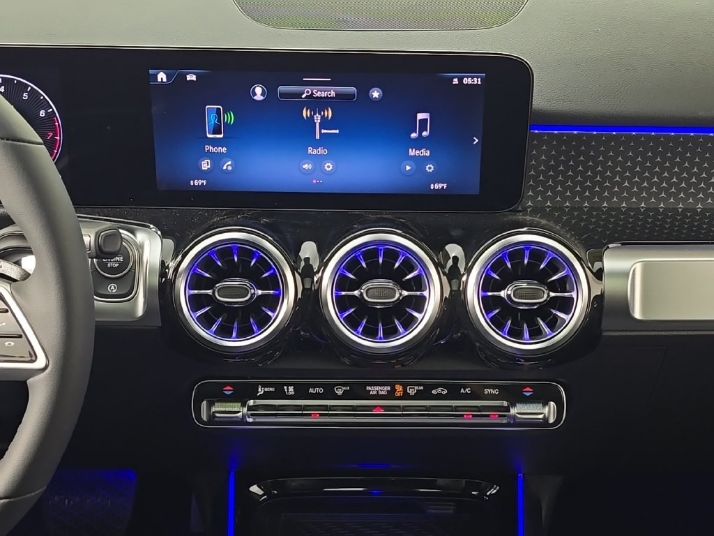 New 2026 Mercedes-Benz GLB 250 4MATIC image 19