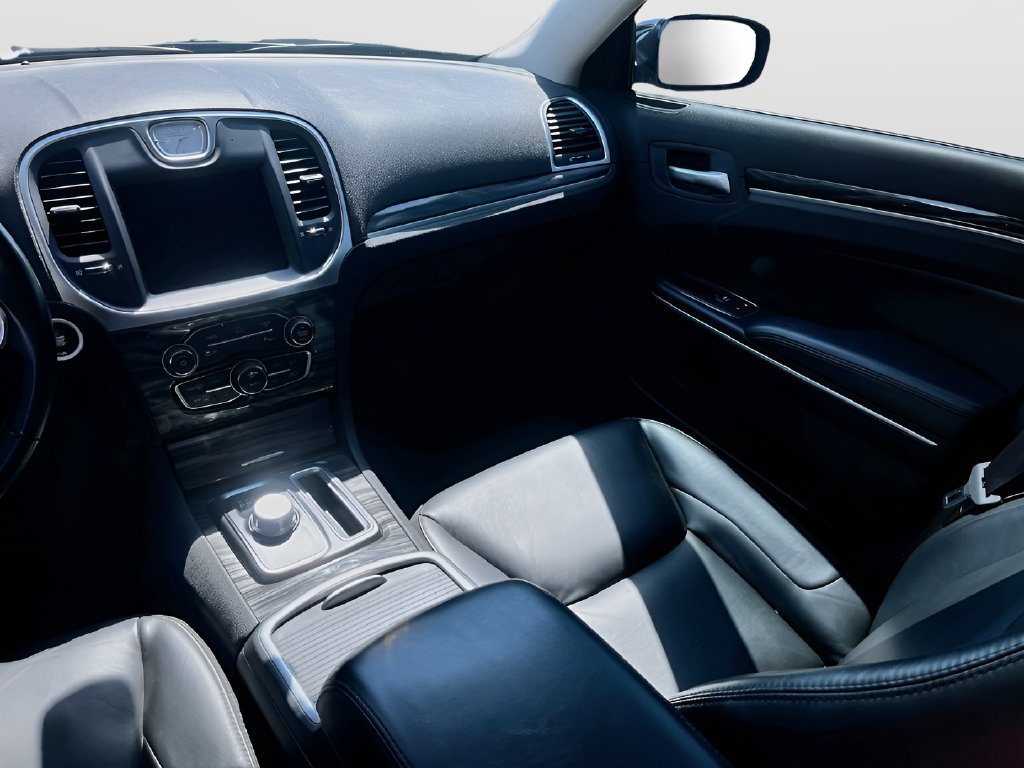 Used 2021 Chrysler 300 Touring L RWD image 22