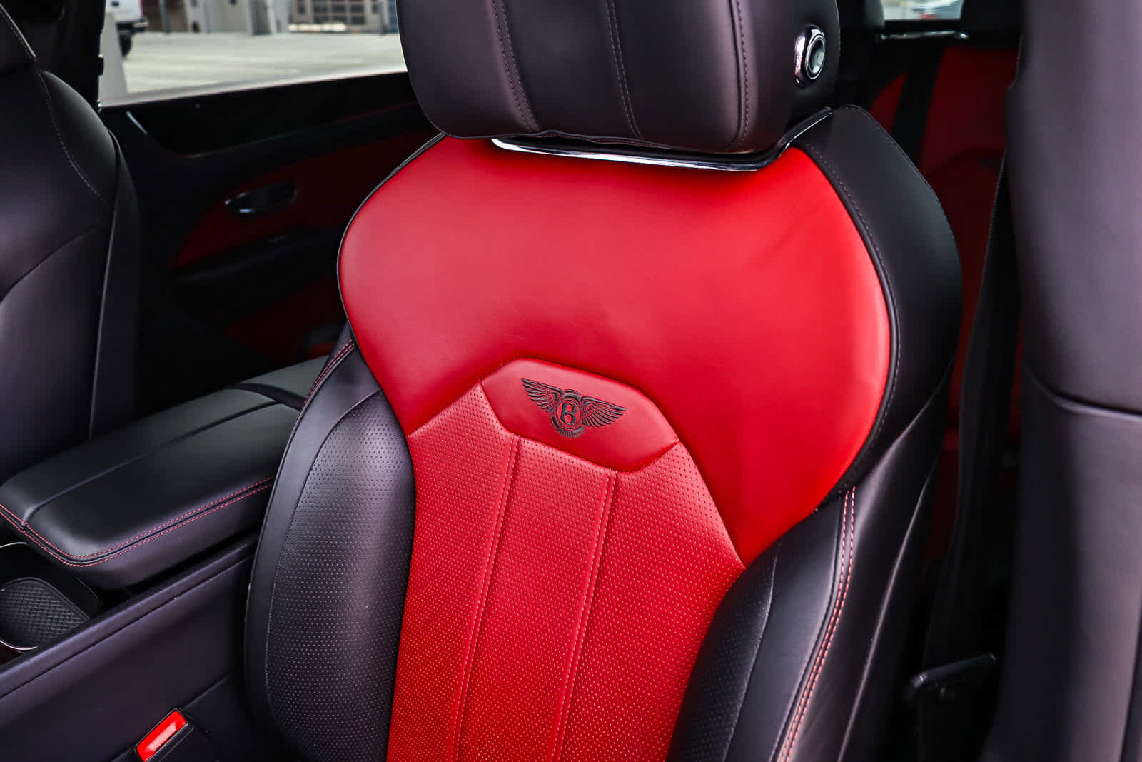 Used 2021 Bentley Bentayga AWD/4WD image 39