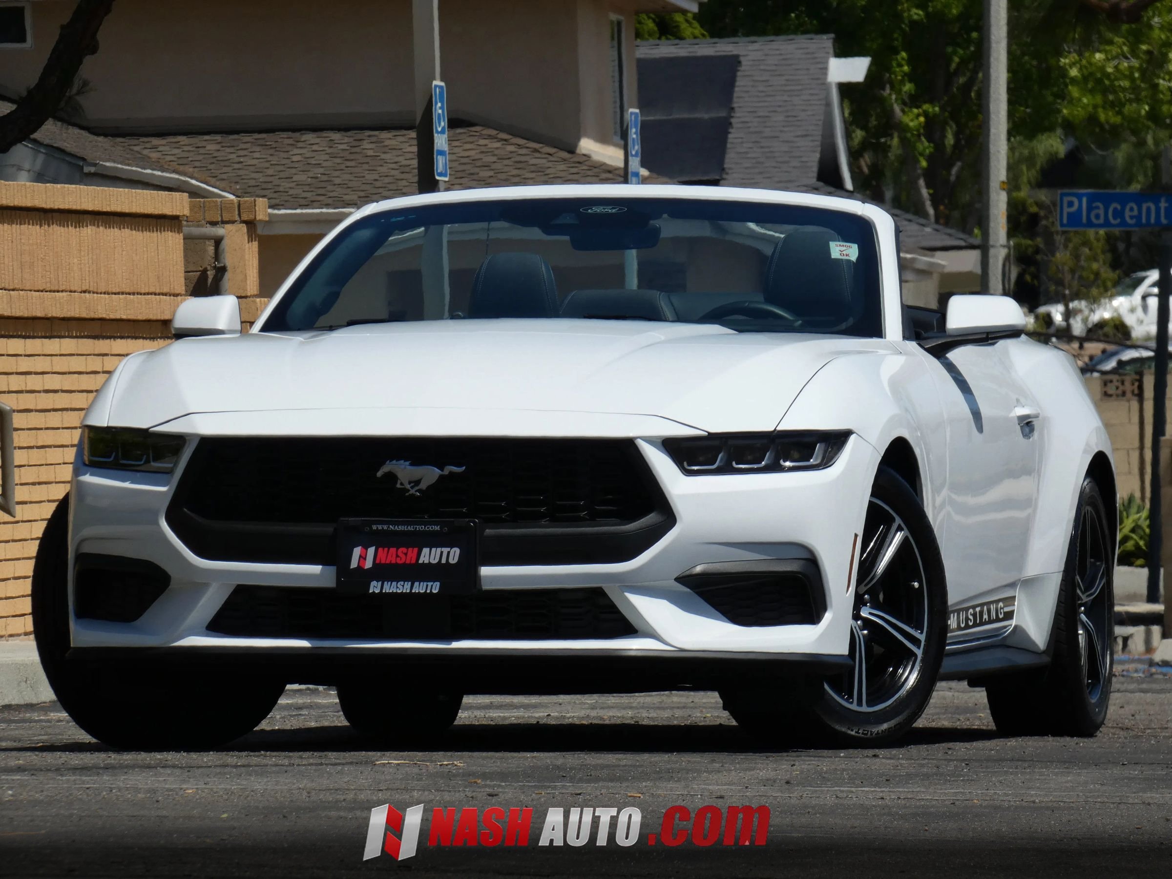 Used 2024 Ford Mustang Convertible RWD image 4