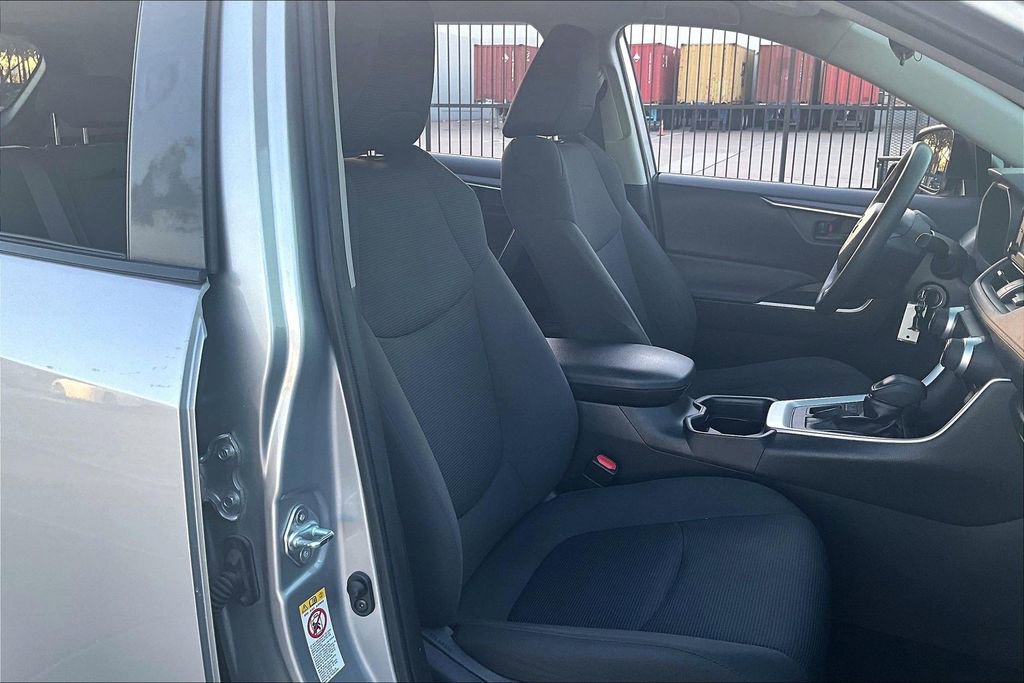 Used 2019 Toyota RAV4 LE image 10