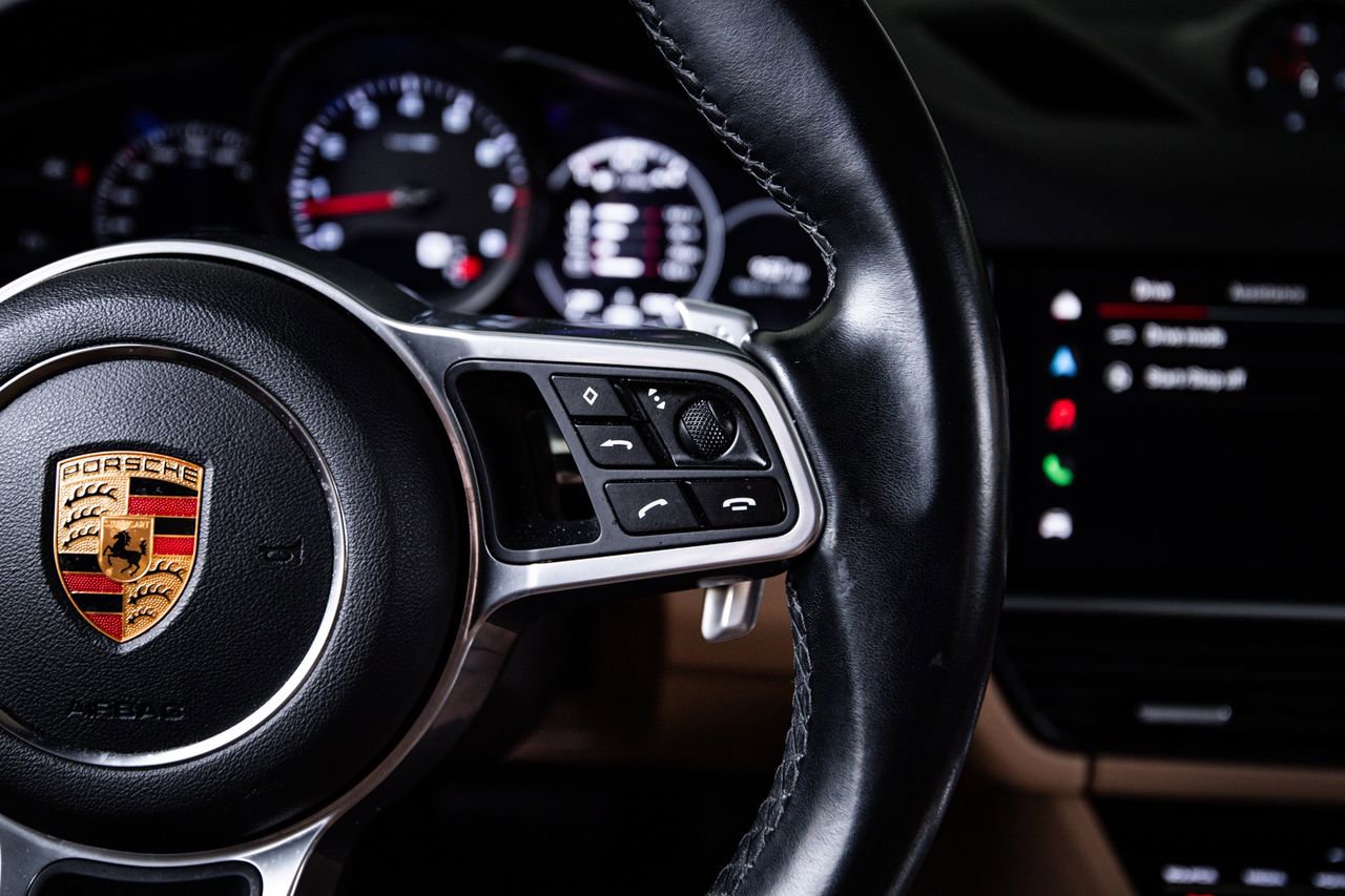 Certified 2023 Porsche Cayenne Platinum Edition image 16