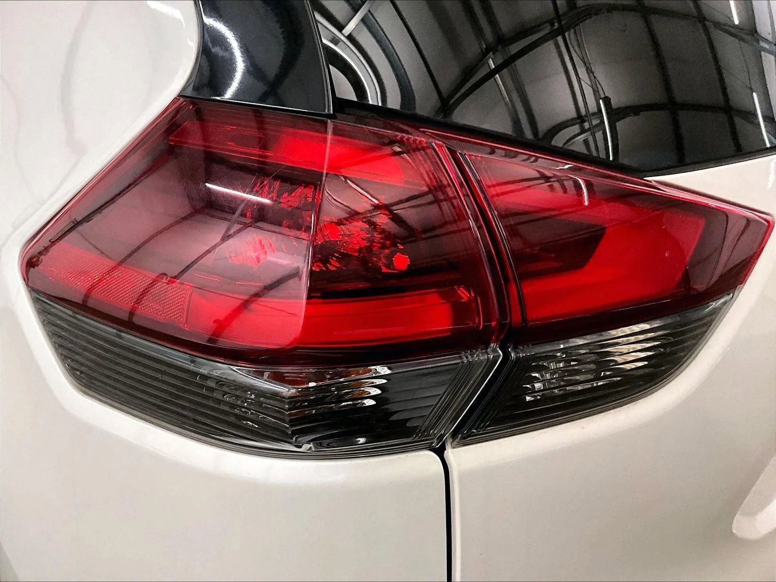 Used 2019 Nissan Rogue SL w/ Premium Package image 28