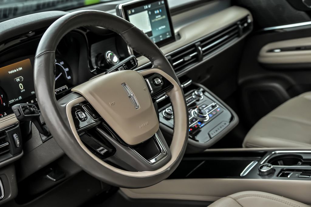 Used 2022 Lincoln Corsair AWD w/ Premium Package image 18