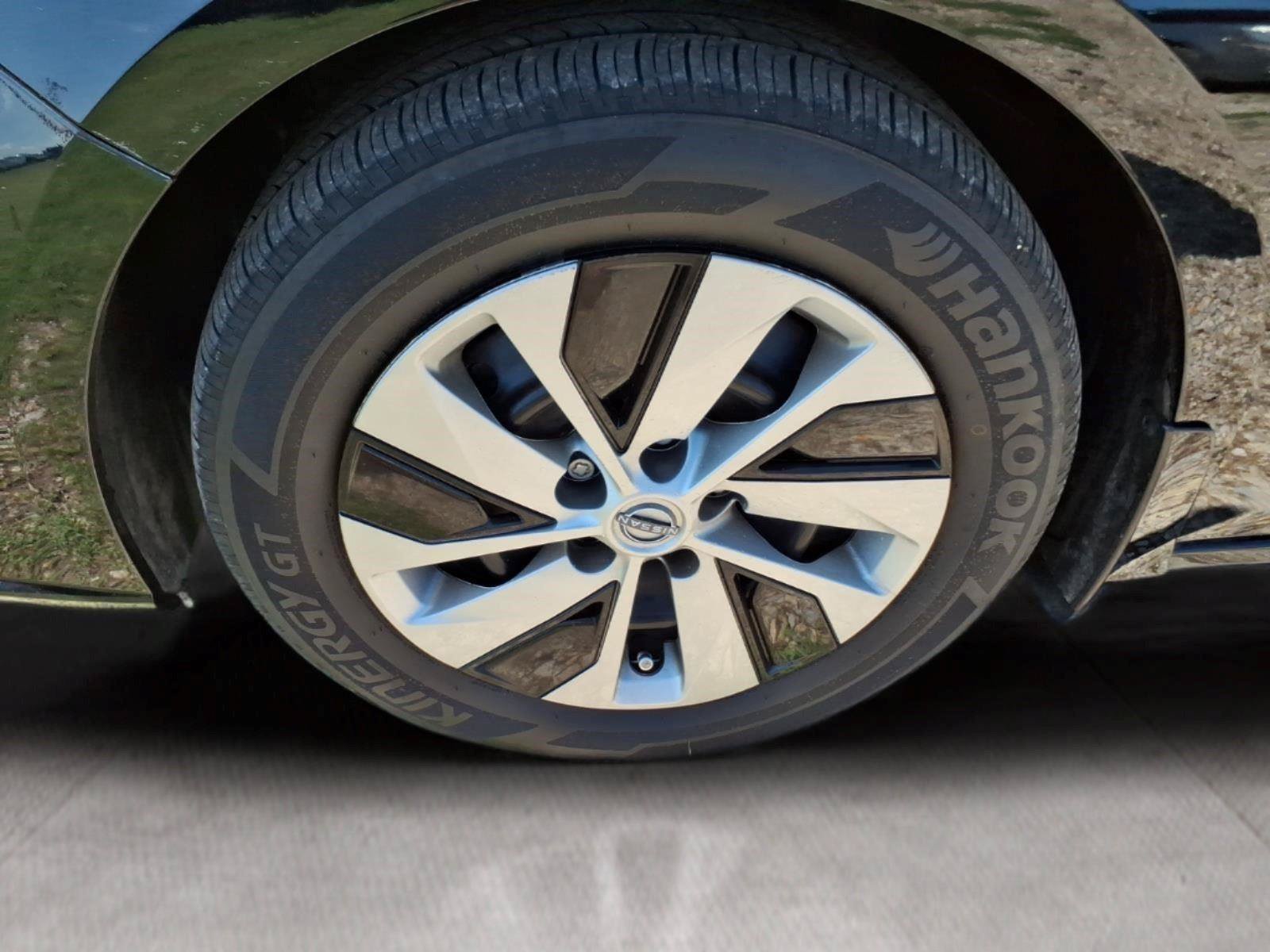 Used 2024 Nissan Altima 2.5 S FWD image 9