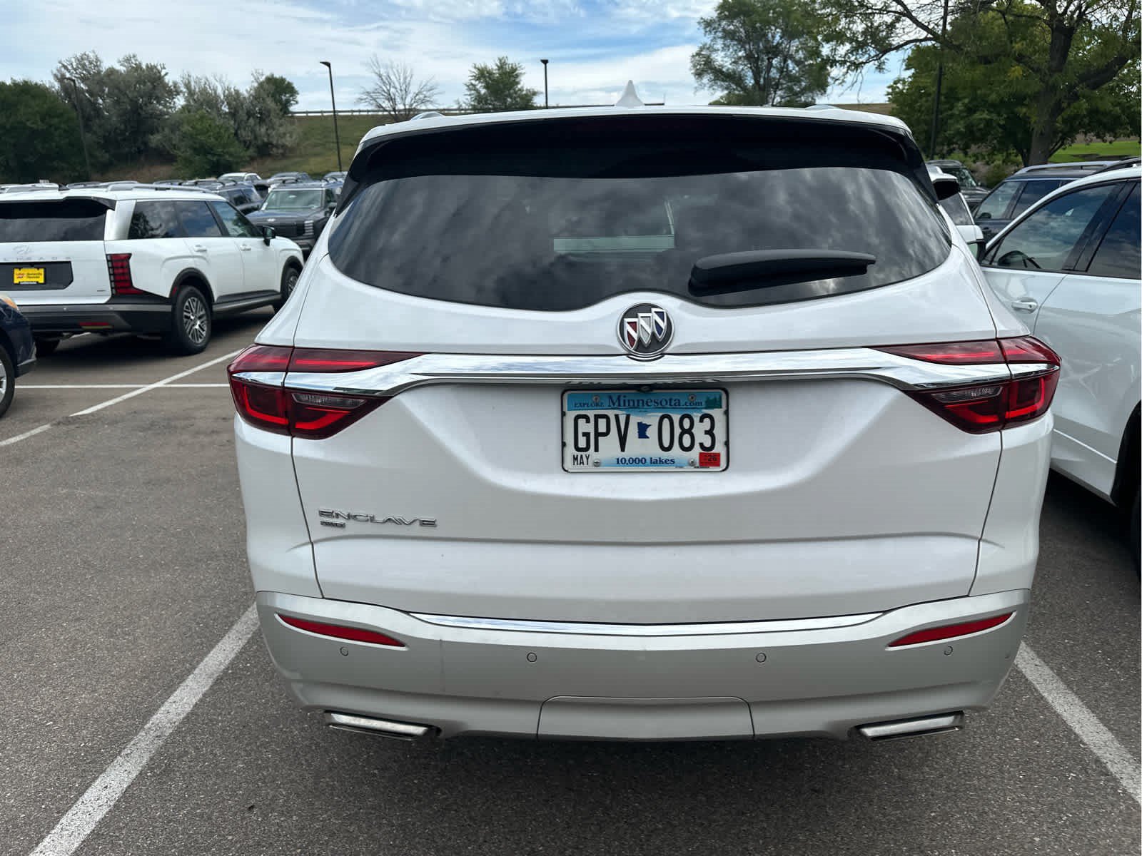 Used 2021 Buick Enclave Premium w/ Sun and Sites Package AWD/4WD image 9