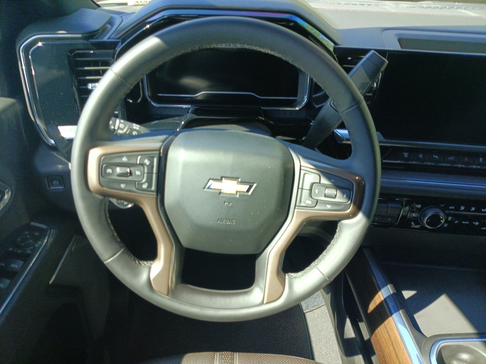 Used 2024 Chevrolet Silverado 3500 High Country w/ High Country Premium Package AWD/4WD image 11