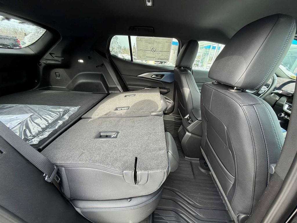 Used 2025 Chevrolet Equinox EV LT w/ Convenience Package image 29