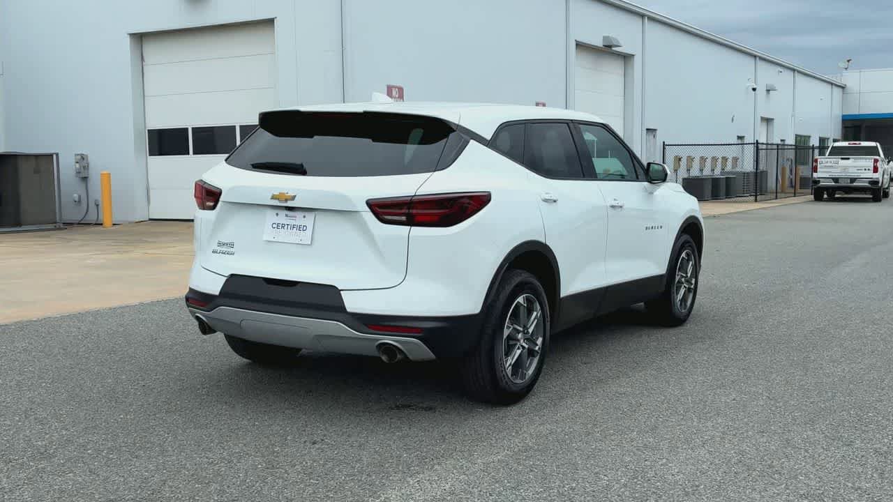 Used 2025 Chevrolet Blazer LT FWD image 8