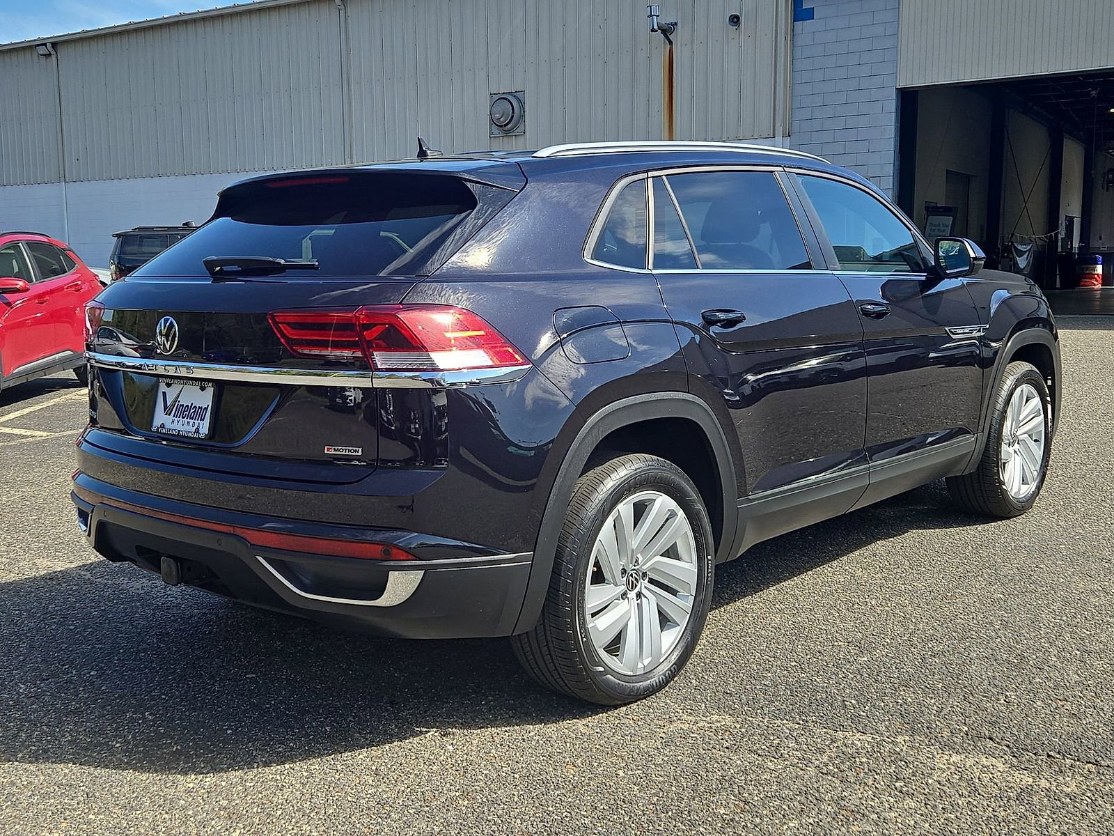 Used 2022 Volkswagen Atlas Cross Sport SE image 31