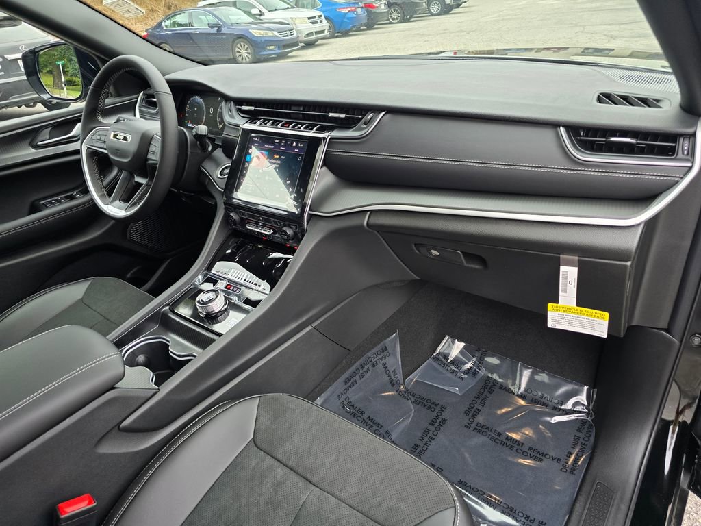 New 2025 Jeep Grand Cherokee L Altitude image 28