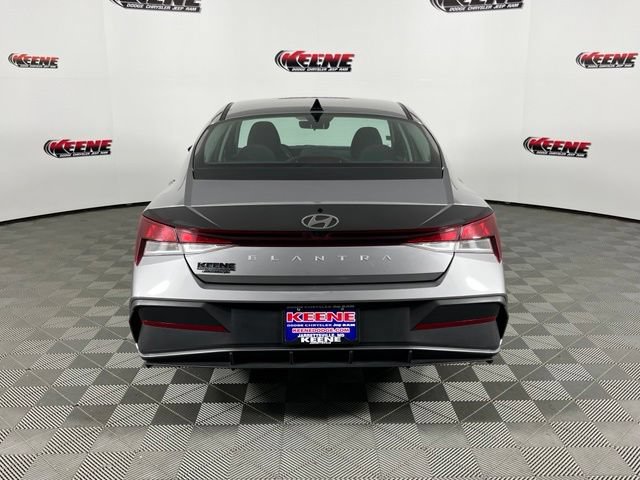 Used 2024 Hyundai Elantra SEL FWD image 7