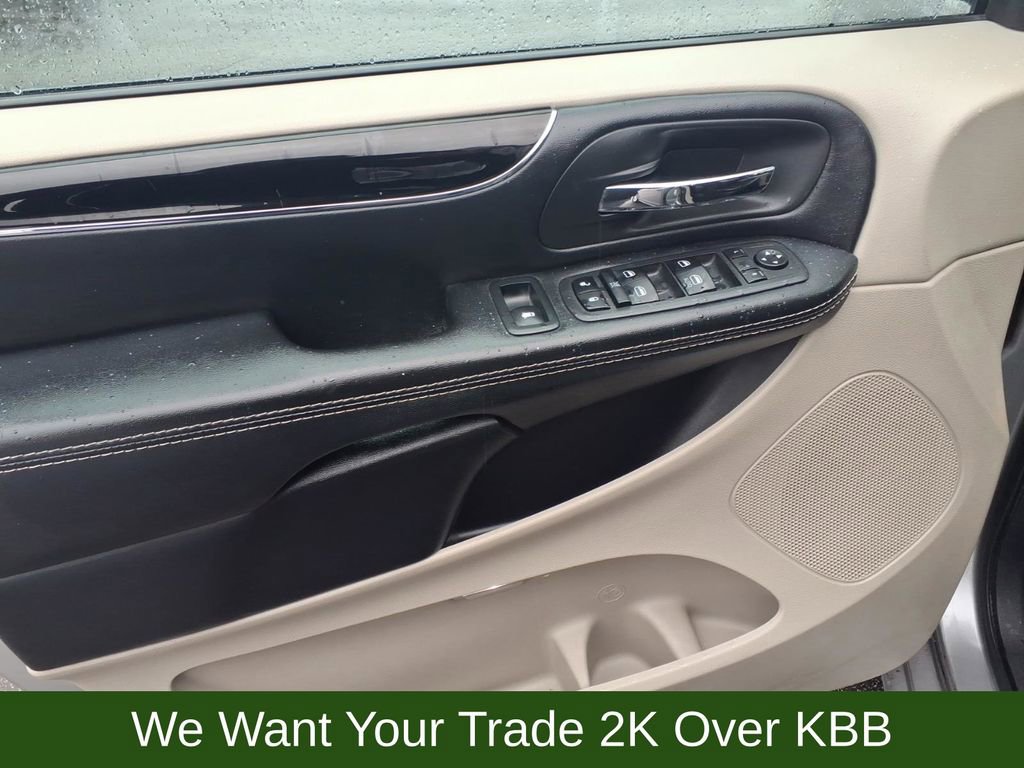 Used 2019 Dodge Grand Caravan SXT image 11