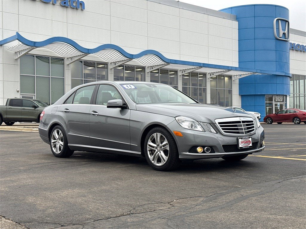 Used 2011 Mercedes-Benz E 550 4MATIC Sedan image 2