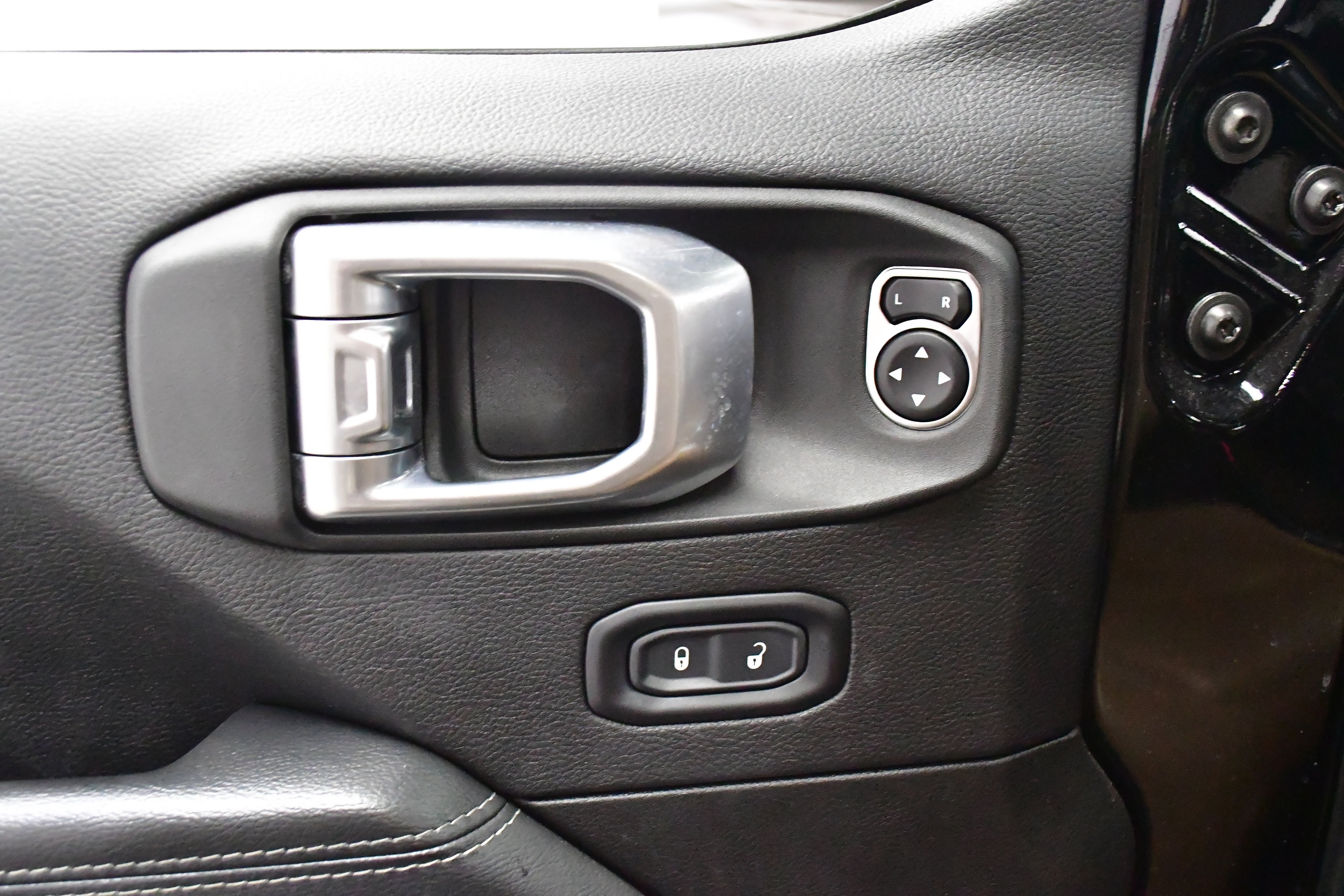 Used 2022 Jeep Wrangler Unlimited Sahara w/ Cold Weather Group image 28