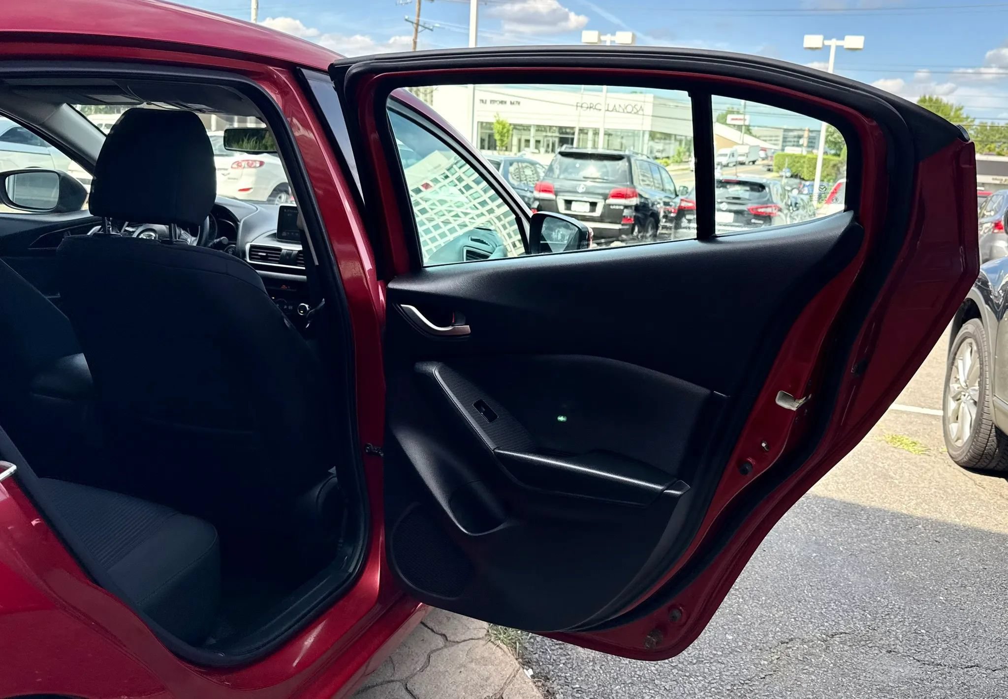 Used 2016 MAZDA MAZDA3 i Touring w/ Popular Equipment Package FWD image 29