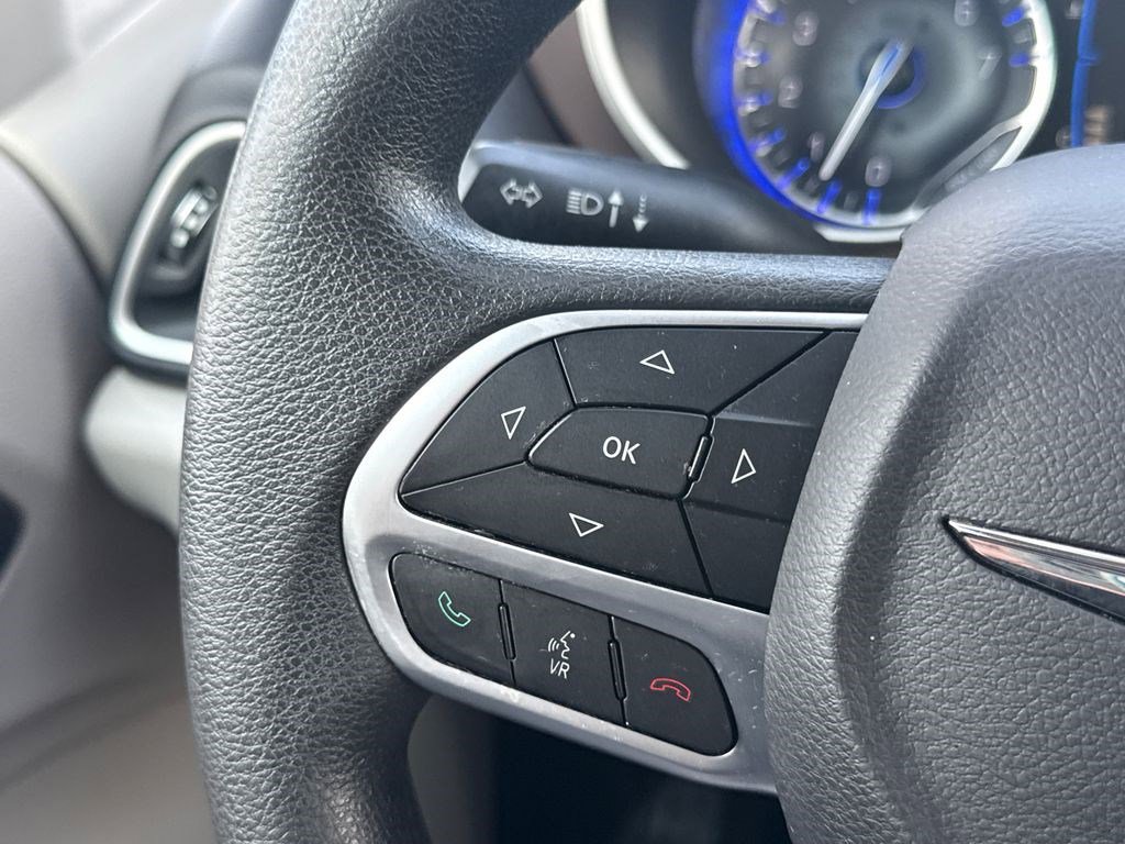 Used 2017 Chrysler Pacifica LX image 25