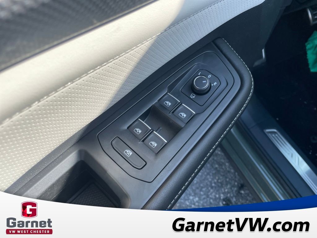 New 2026 Volkswagen Atlas Cross Sport SEL Premium R-Line image 11