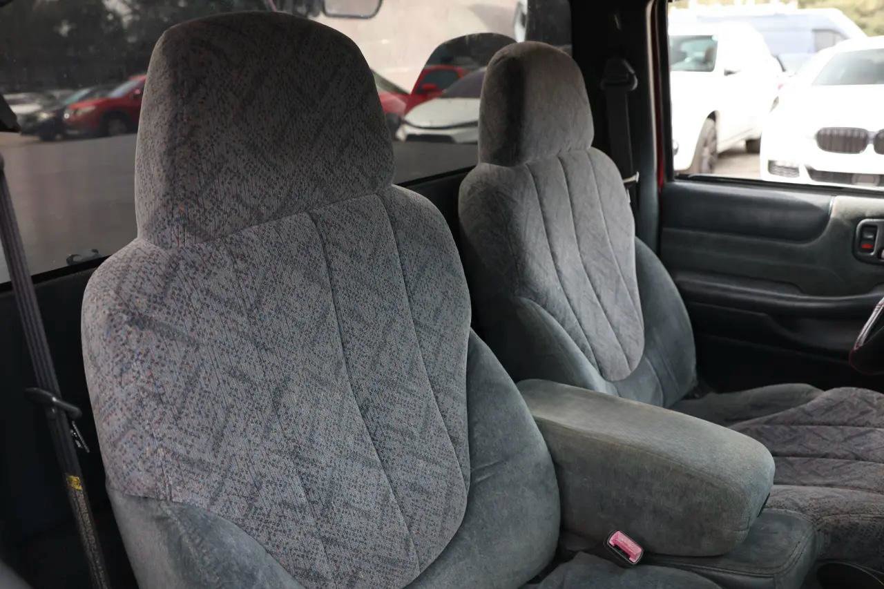 Used 2000 GMC Sonoma SLS w/ SLS Super Spec Pkg 1 image 12