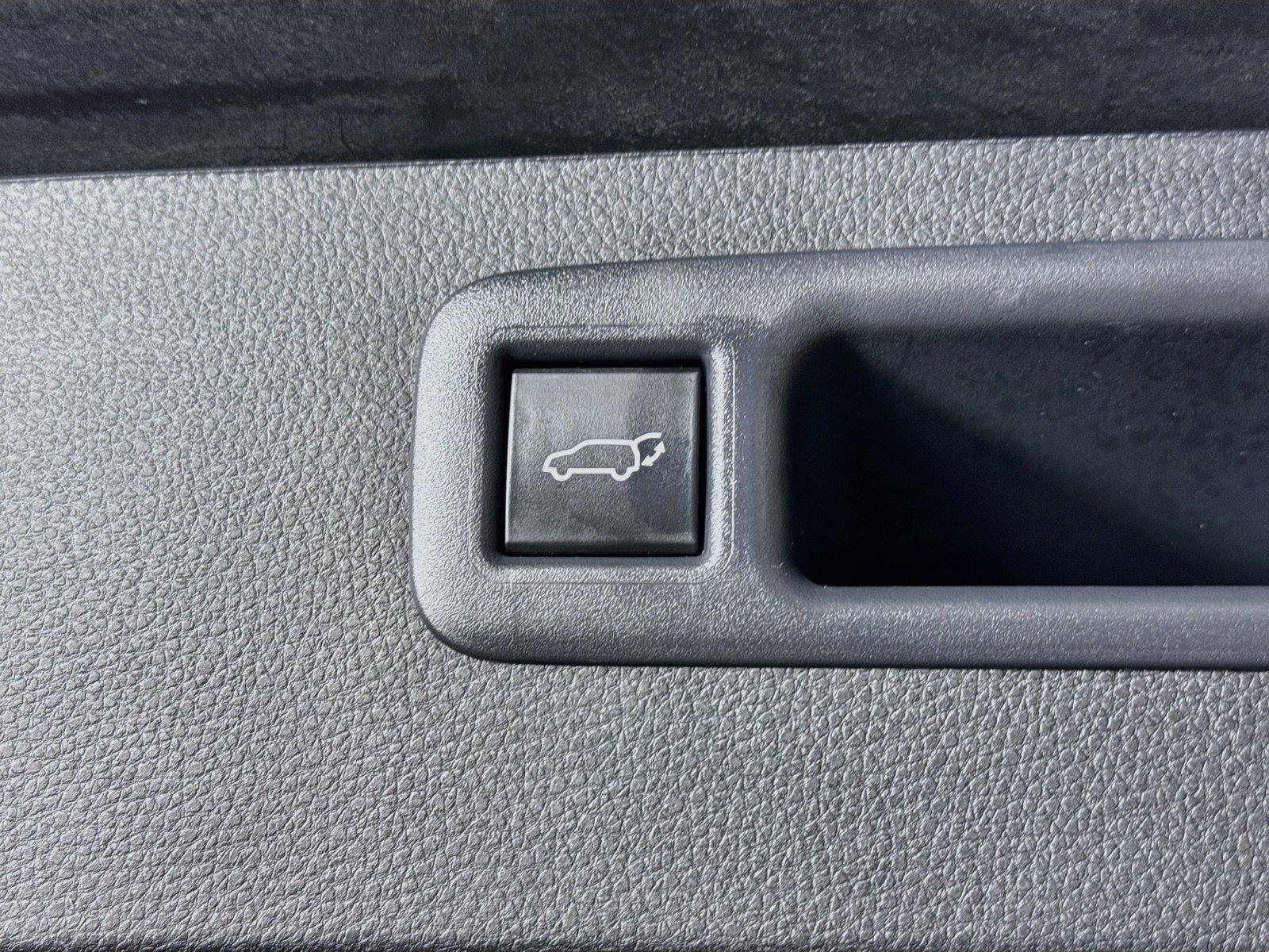 Certified 2025 Toyota Highlander Platinum AWD/4WD image 45