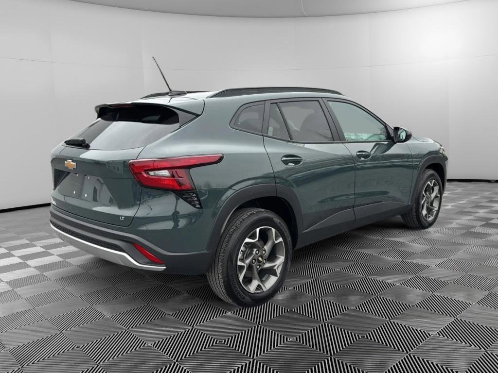 Used 2025 Chevrolet Trax LT w/ Sunroof Package image 4