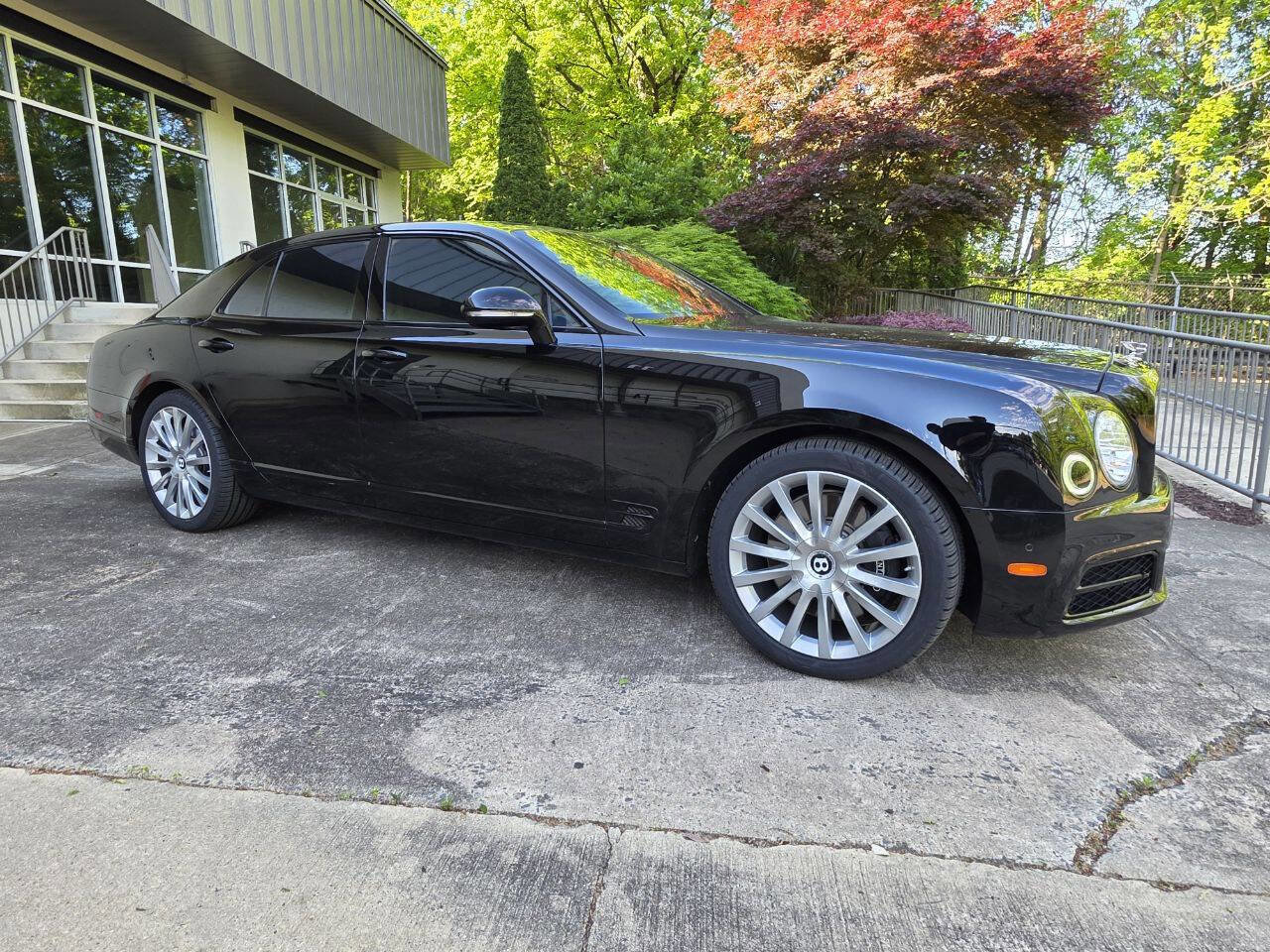 Used 2017 Bentley Mulsanne RWD image 3
