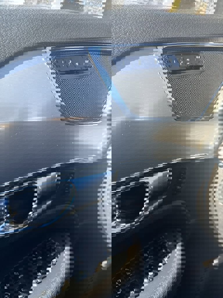 Used 2016 Volvo XC90 T8 Momentum w/ Vision Package image 18