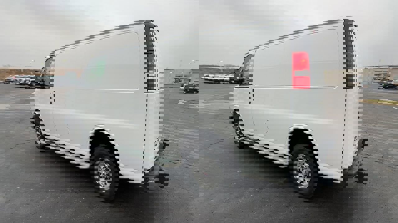 Used 2024 GMC Savana 2500 w/ Driver Convenience Package image 6