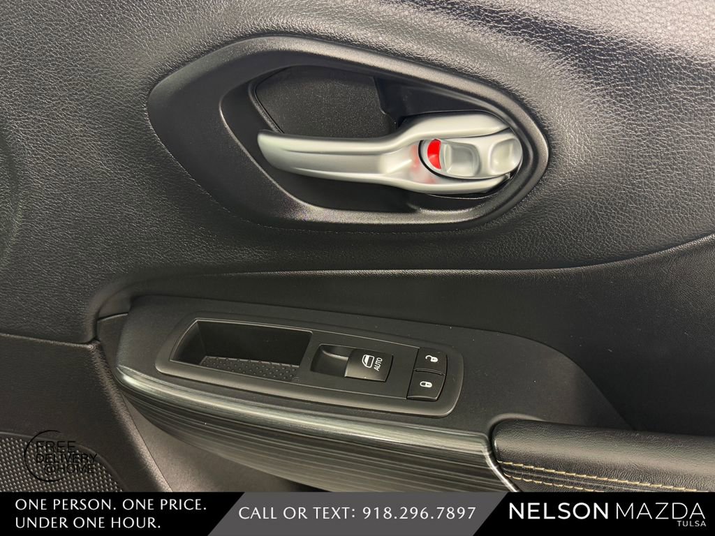 Used 2016 Jeep Cherokee Limited image 43