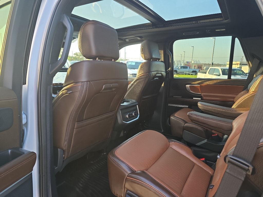 Used 2025 Ford Expedition King Ranch AWD/4WD image 16
