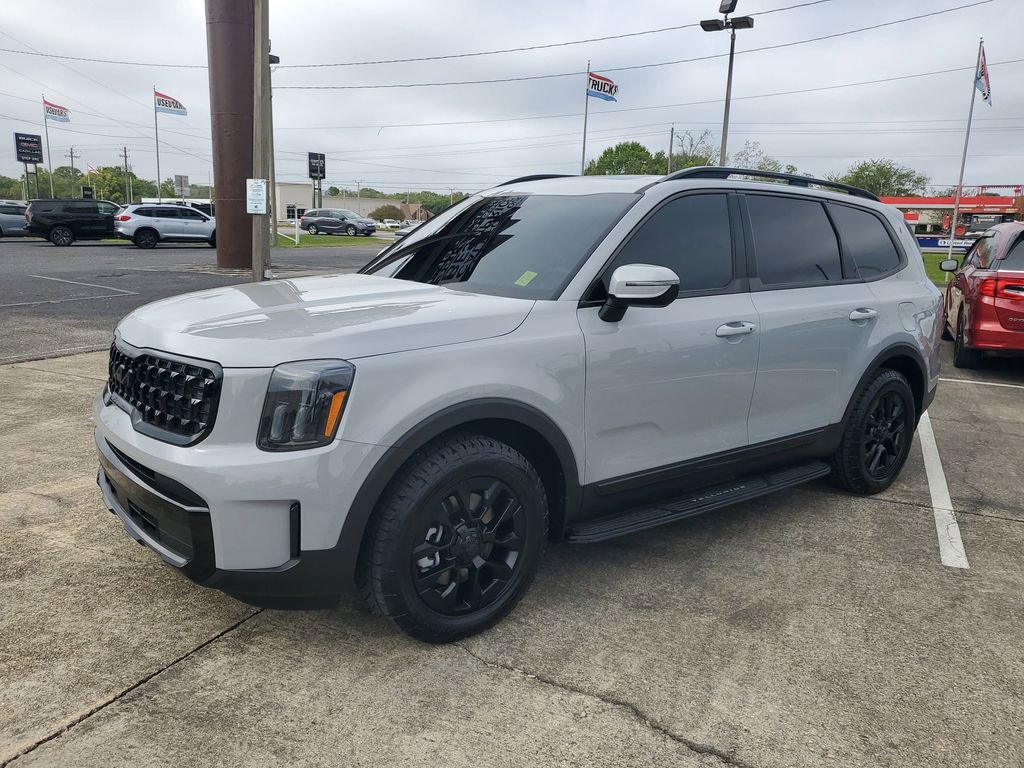 Used 2025 Kia Telluride AWD image 2