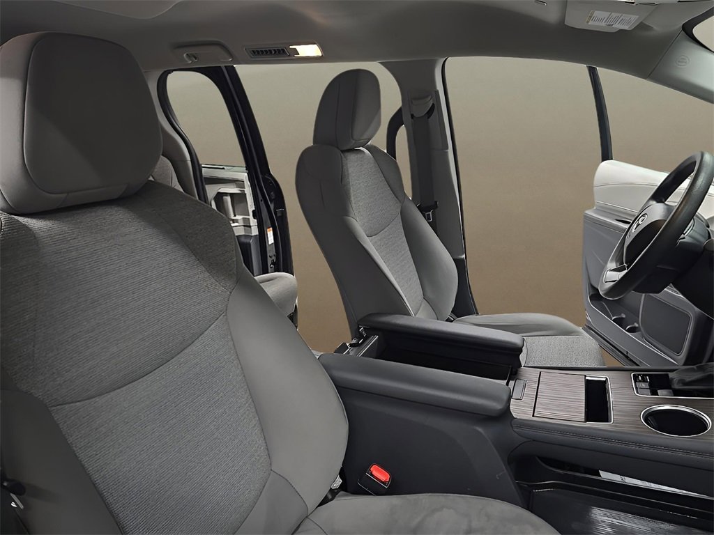 Used 2024 Toyota Sienna LE image 21