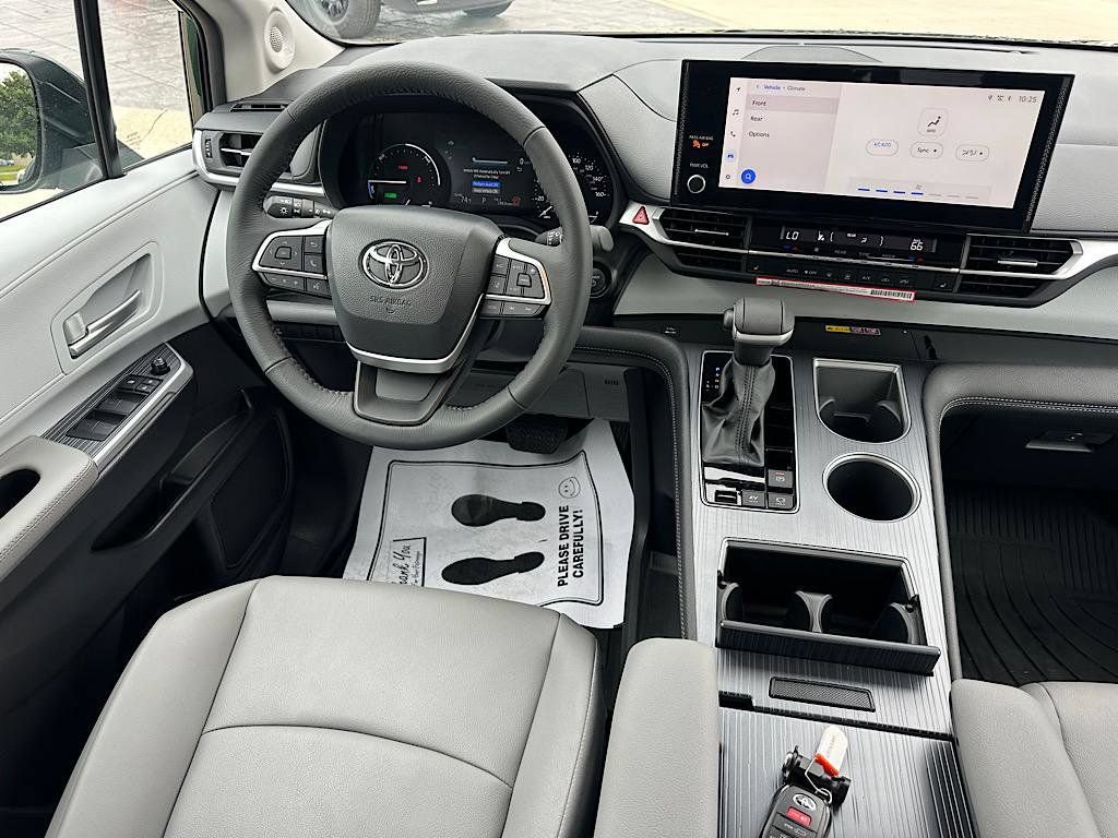 New 2026 Toyota Sienna XLE AWD/4WD image 8