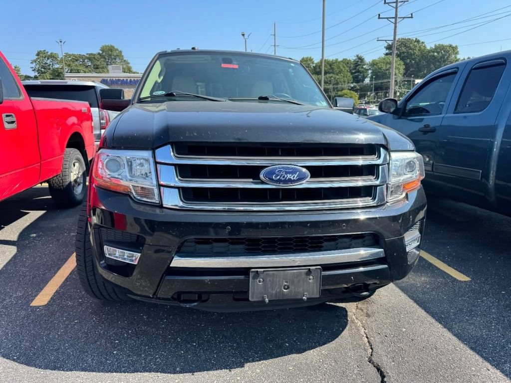 Used 2017 Ford Expedition Limited w/ Equipment Group 301A AWD/4WD image 3
