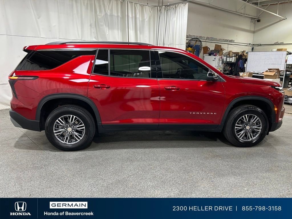Used 2025 Chevrolet Traverse LT w/ Driver Confidence Package AWD/4WD image 9