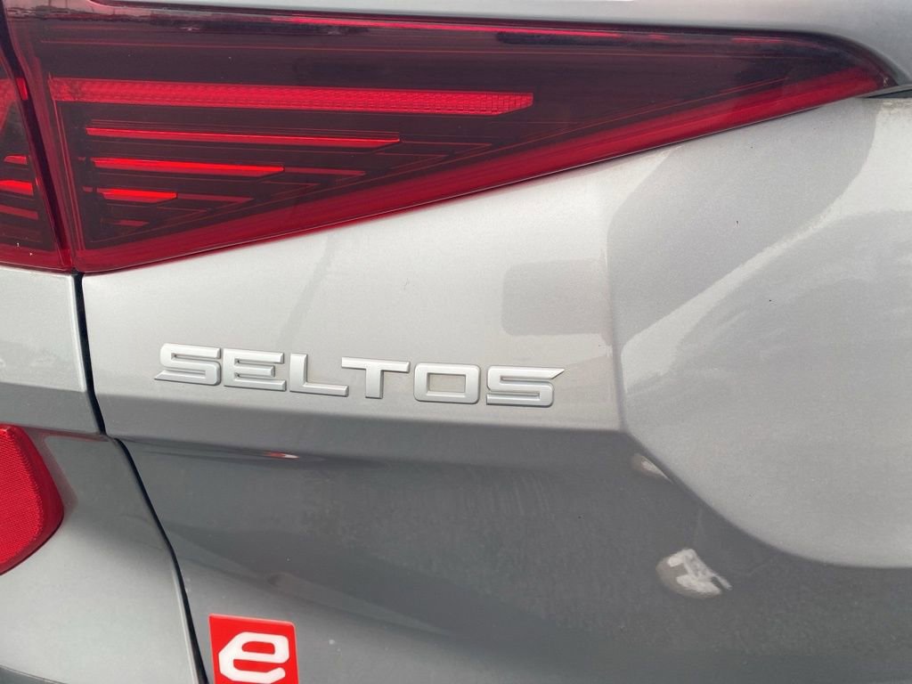 Used 2023 Kia Seltos EX image 43